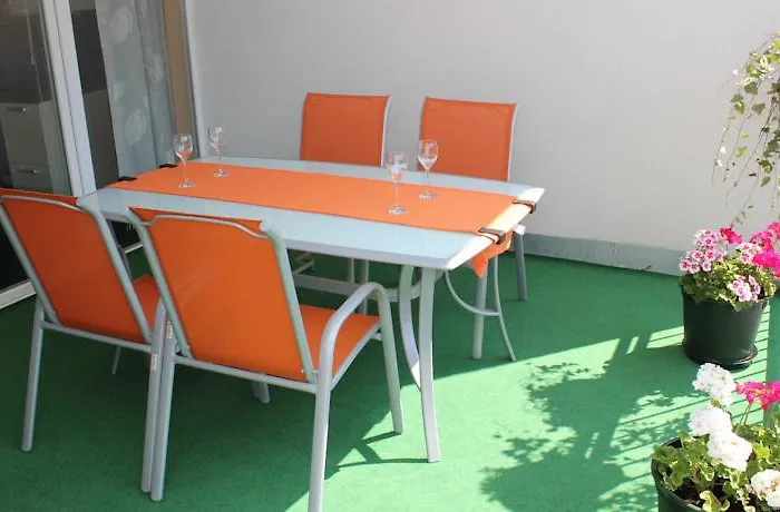 3 Sunny Apartments-schoenbrunn, 100m2 With Balcony
