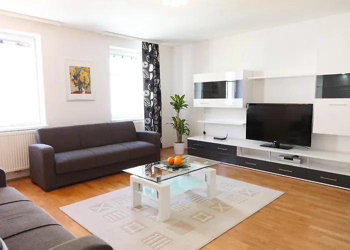 3 Sunny Apartments-schoenbrunn, 100m2 With Balcony Apartmán *