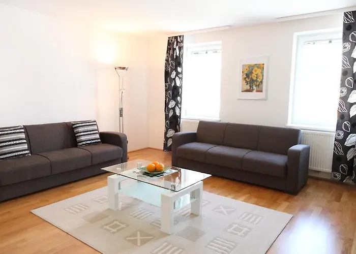 3 Sunny Apartments-schoenbrunn, 100m2 With Balcony Apartmán *